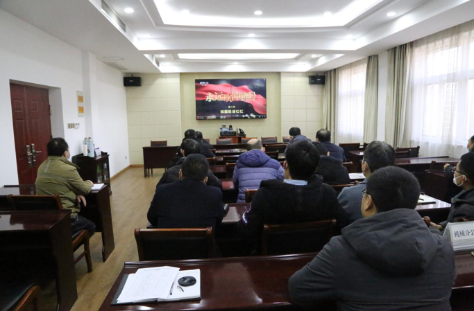 平顶山轨公司纪委组织集中观看 专题片《永远吹冲锋号》
