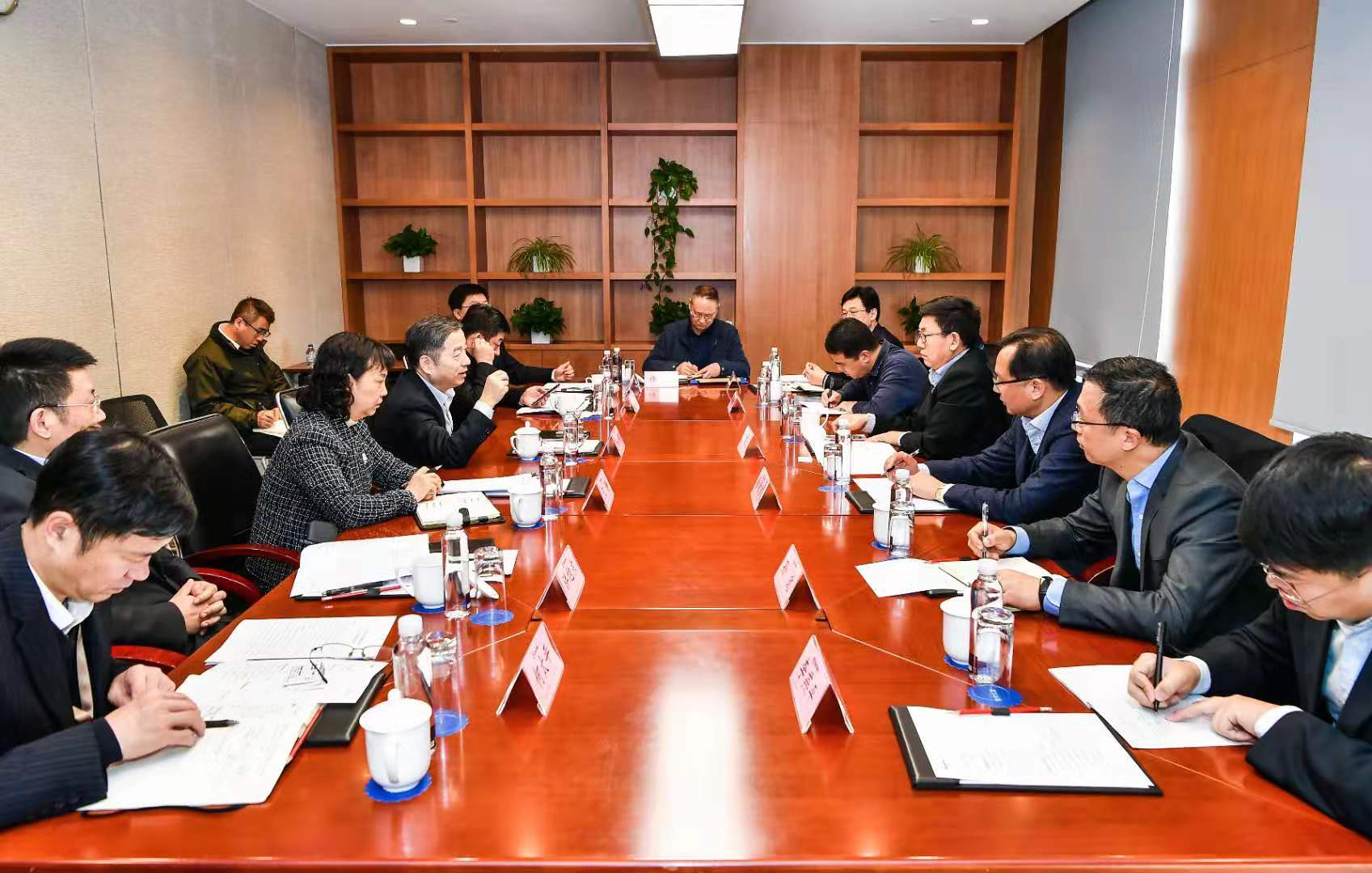 中国铁物与中国宝武就深化合作开展交流