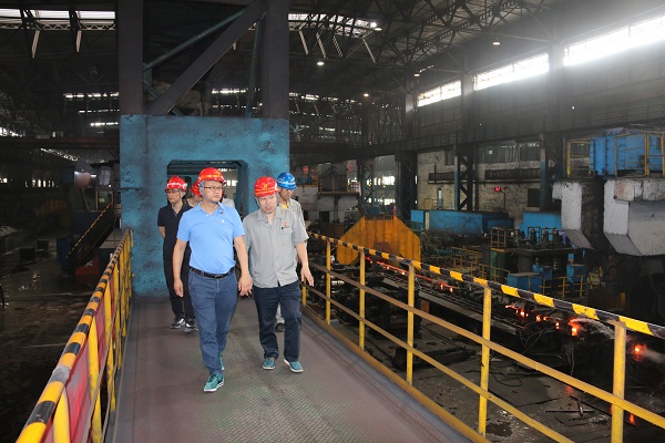 成都公司领导走访水钢