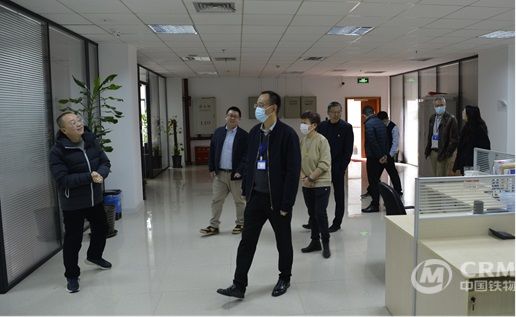 华东集团领导新年上班第一天给广大职工拜年