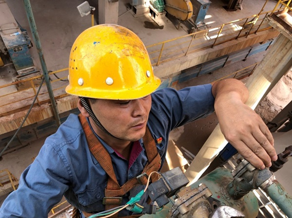 工业集团全力以赴抗高温保生产